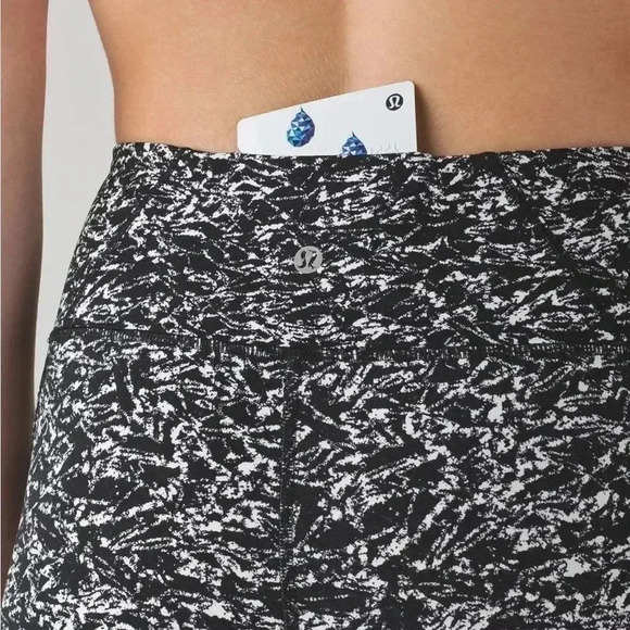 [Sz4] Lululemon  Deep Breath Crop (21" ) Iced Wave White Black-NWOT - Picture 4 of 11